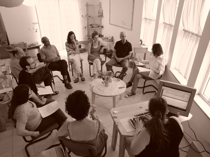 משתתפי הפאנל, מימין ובכיוון השעון: קורין זיו (קלדנית), מיכל זיו קרמר, ריקה ליכטמן, נועם שרון, איל בלוך, אורי צדוק, מיכל שי לי, מיכל בן שלום, גלעד גולדשמידטת סטפני אלון. צילום: טל גליק